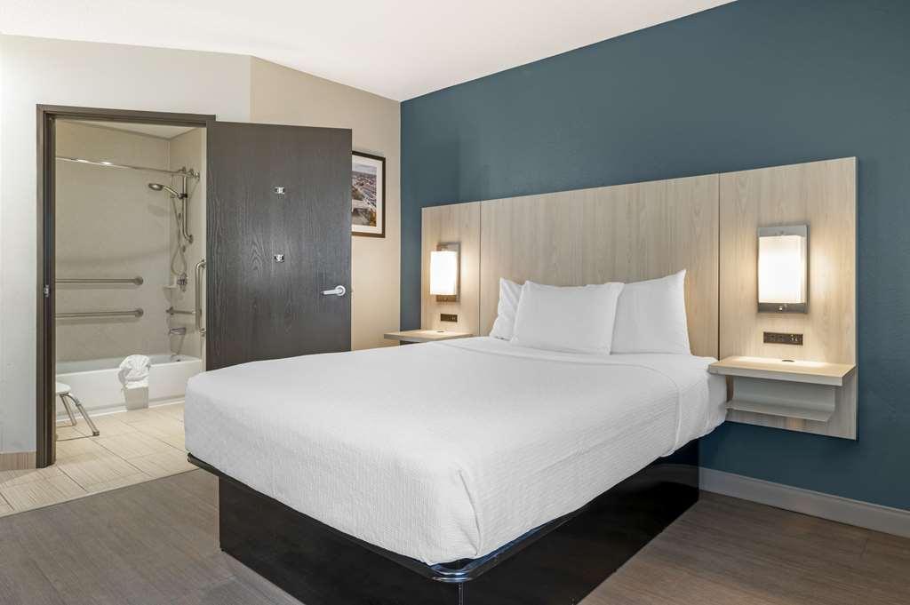 Best Western Plus Lafayette Hotel University Area Habitación foto